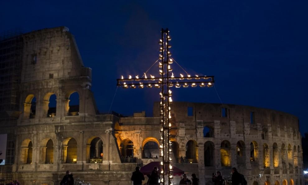 via crucis al Colosseo